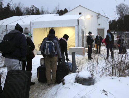 More migrants seek asylum through reopened Canadian border